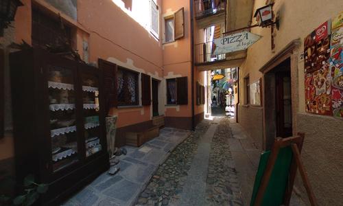 Isola Superiore - Via del Porto
