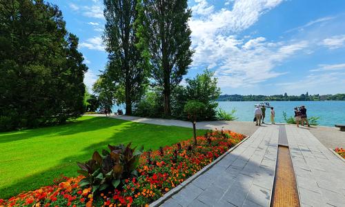 Italienische Blumen-Wassertreppe