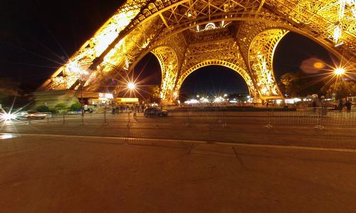 La tour eiffel a la nuit